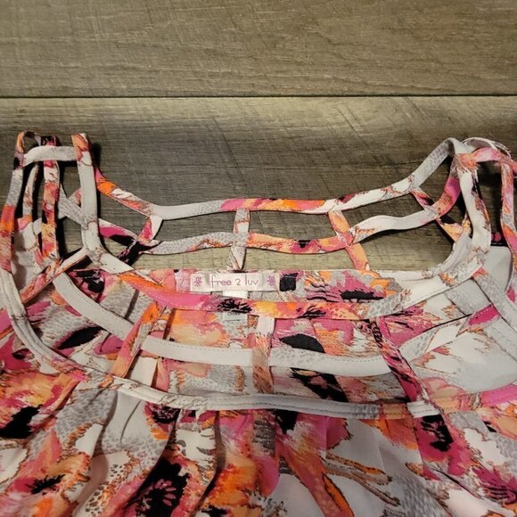 Free 2 Luv 1X open scoop neck detail.  Cold shoulder top - Picture 4 of 9